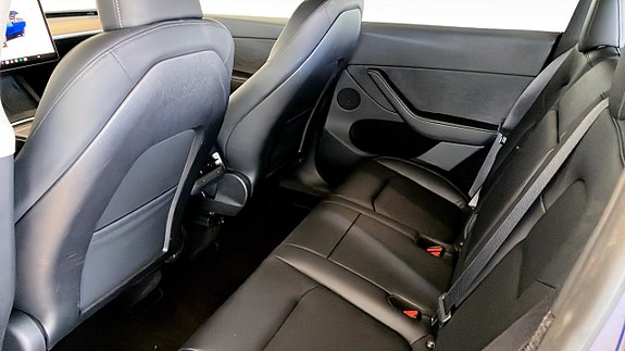 Tesla Model Y 13 of 20