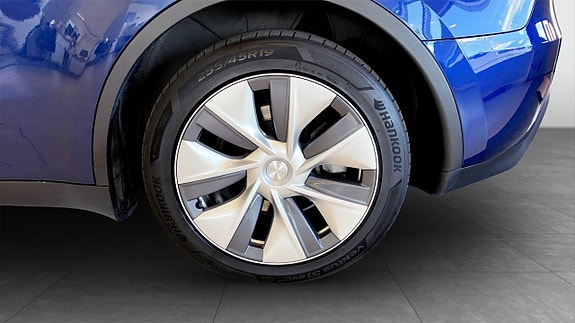 Tesla Model Y 6 of 20