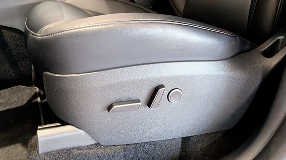 Tesla Model Y 17 of 20