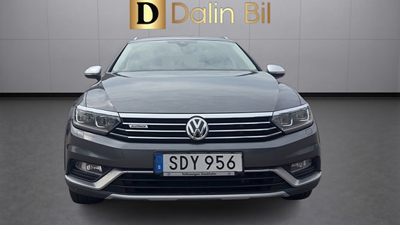 Volkswagen Passat Alltrack 9 of 14