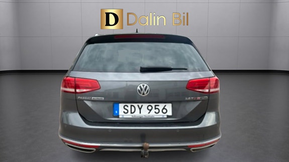 Volkswagen Passat Alltrack 4 of 14