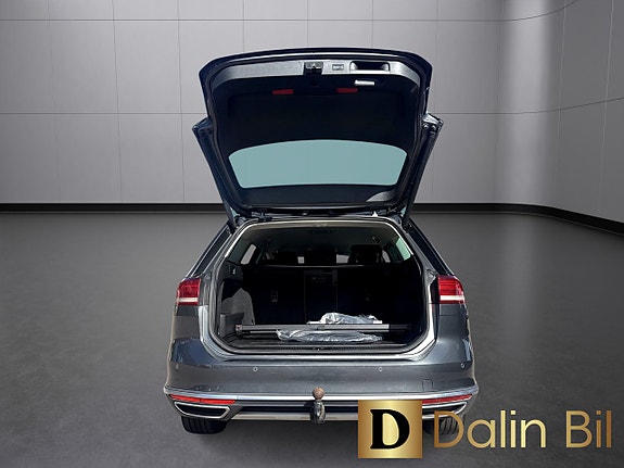 Volkswagen Passat Alltrack 5 of 14