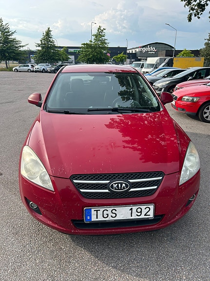 Kia Ceed 3 of 9