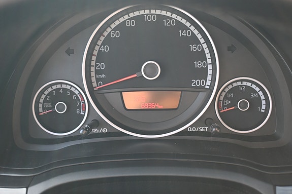 Volkswagen UP! 19 of 24
