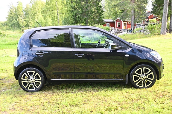Volkswagen UP! 2 of 24