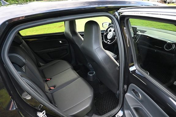 Volkswagen UP! 15 of 24