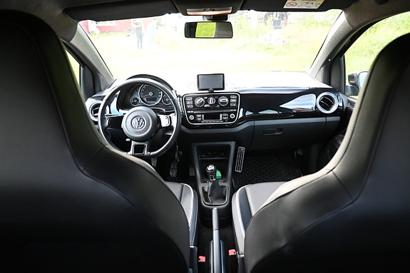 Volkswagen UP! 16 of 24