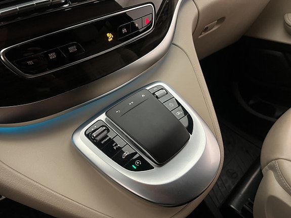 Mercedes-Benz V220 d 28 of 30