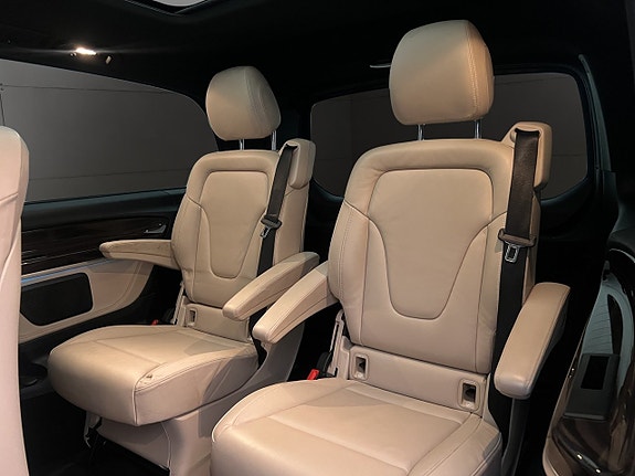 Mercedes-Benz V220 d 30 of 30