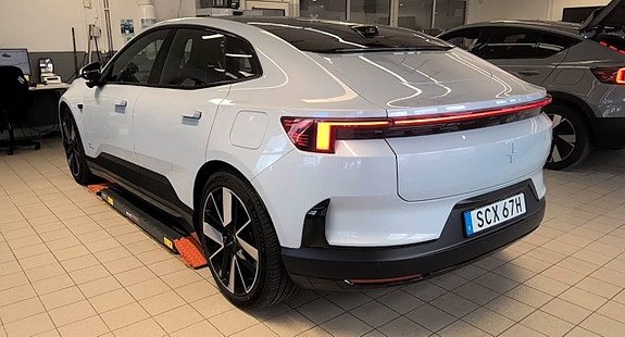 Polestar 4 2 of 4