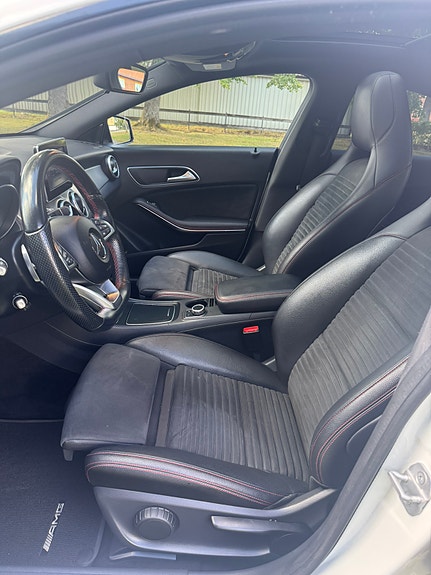Mercedes-Benz CLA220 d 4 of 8