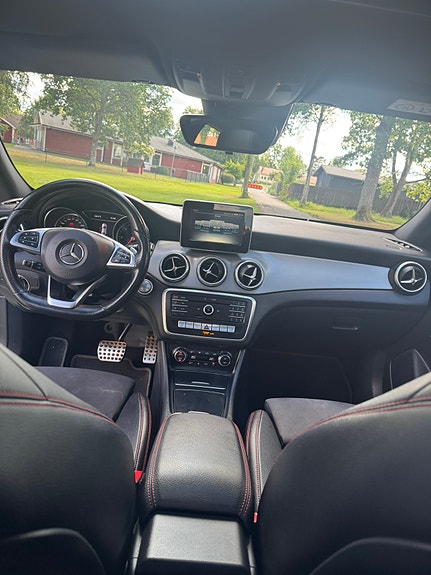 Mercedes-Benz CLA220 d 6 of 8