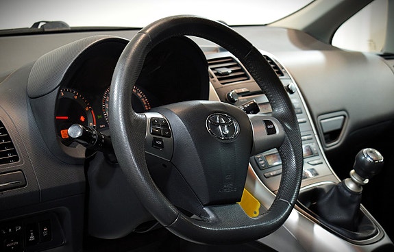 Toyota Auris 9 of 21