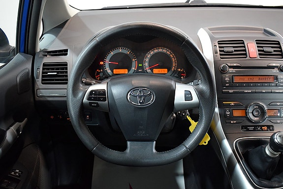 Toyota Auris 10 of 21