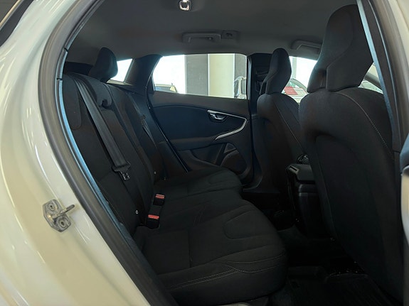 Volvo V40 15 of 17