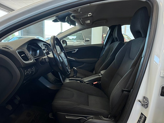 Volvo V40 12 of 17