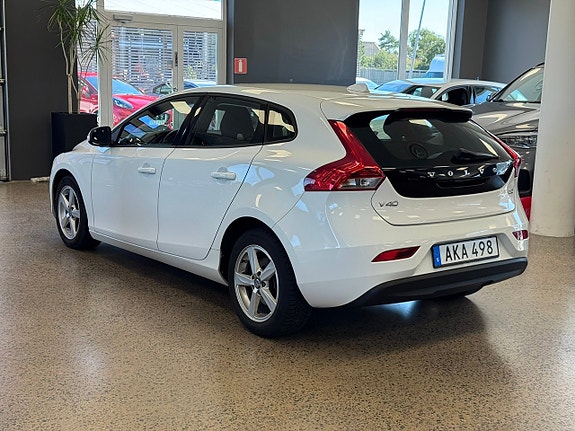 Volvo V40 4 of 17