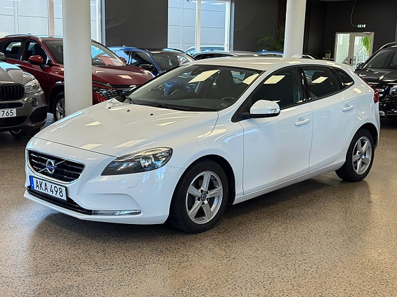 Volvo V40 3 of 17