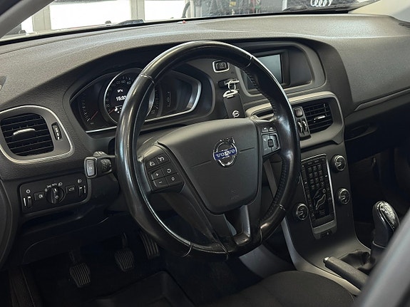 Volvo V40 10 of 17