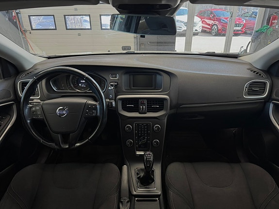 Volvo V40 7 of 17