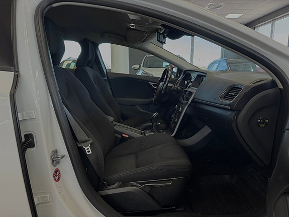 Volvo V40 14 of 17