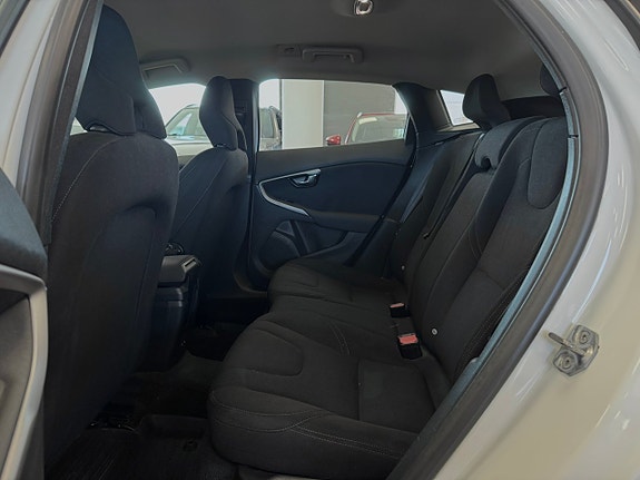Volvo V40 16 of 17