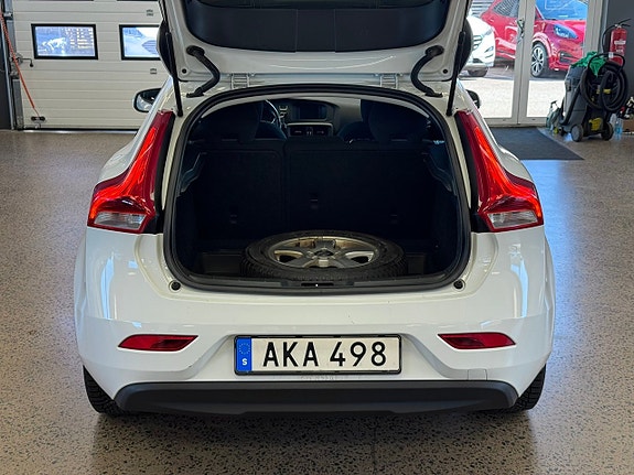 Volvo V40 17 of 17