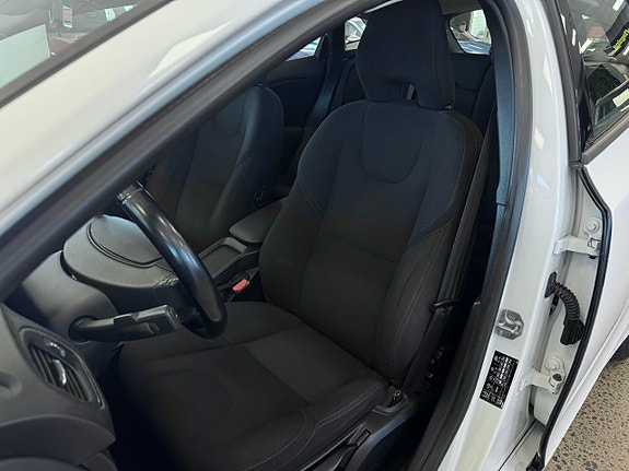 Volvo V40 13 of 17