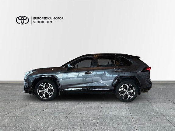 Toyota RAV4 4 of 11