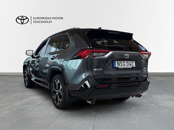 Toyota RAV4 3 of 11