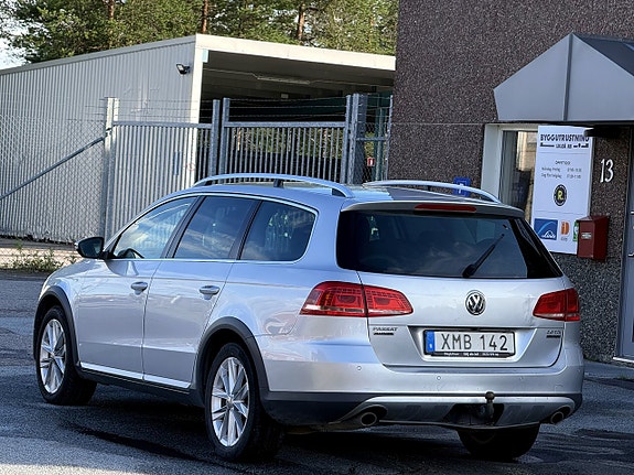 Volkswagen Passat Alltrack 9 of 11