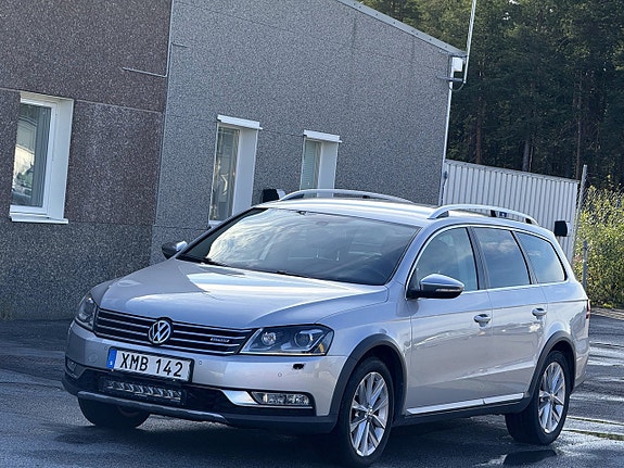 Volkswagen Passat Alltrack 2 of 11