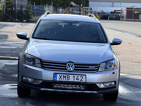 Volkswagen Passat Alltrack 3 of 11