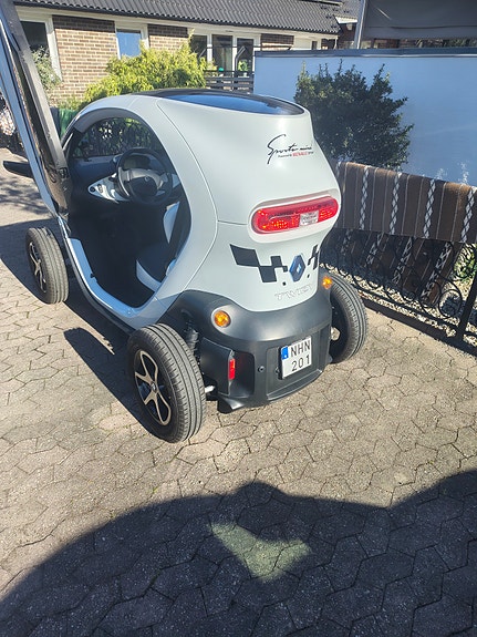 Renault Twizy Urban 80 2 of 2