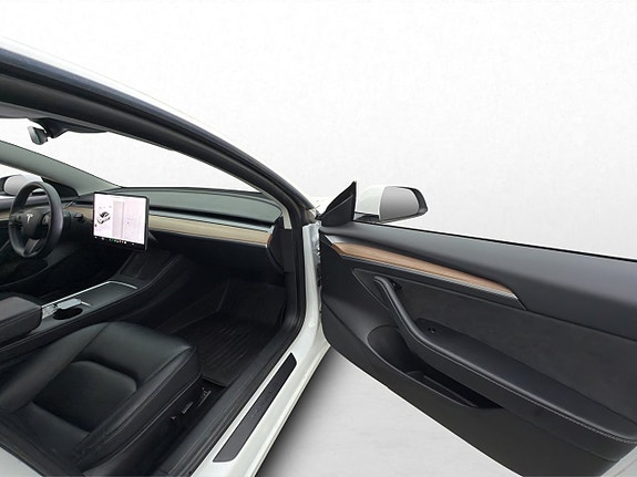 Tesla Model 3 26 of 30