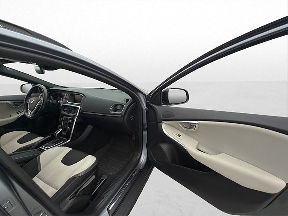 Volvo V40 Cross Country 15 of 27
