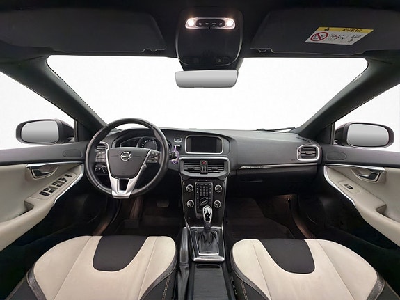 Volvo V40 Cross Country 13 of 27