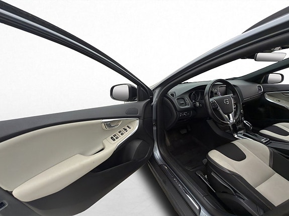 Volvo V40 Cross Country 11 of 27
