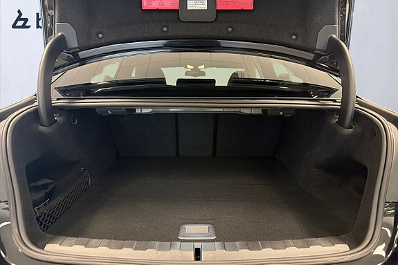 BMW 330e 10 of 18