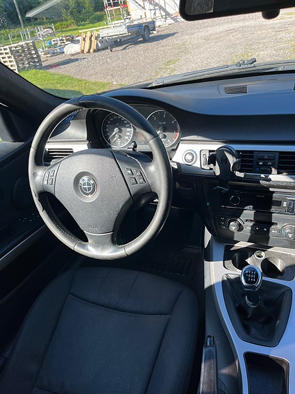 BMW 320d 5 of 7