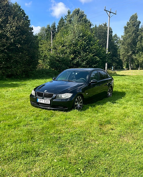 BMW 320d 2 of 7