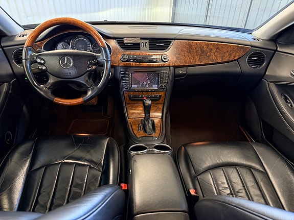 Mercedes-Benz CLS320 11 of 16