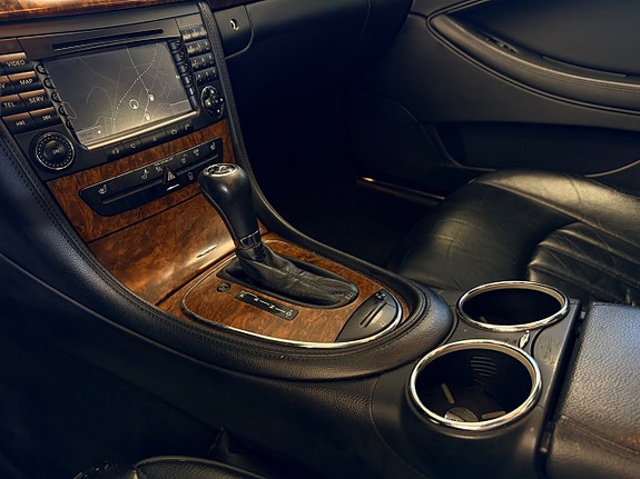 Mercedes-Benz CLS320 9 of 16