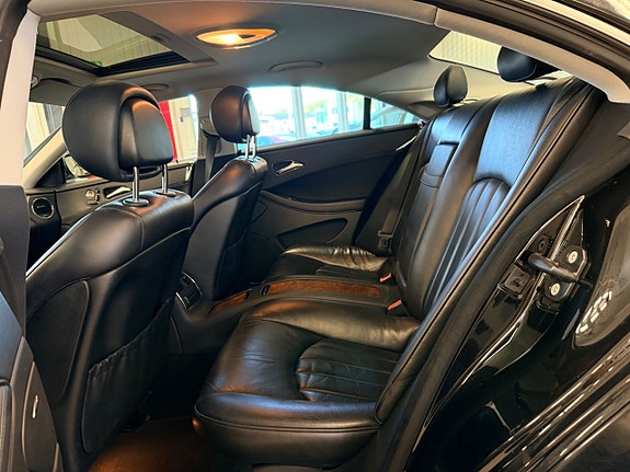 Mercedes-Benz CLS320 15 of 16