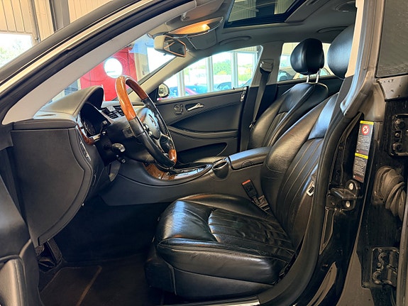 Mercedes-Benz CLS320 7 of 16