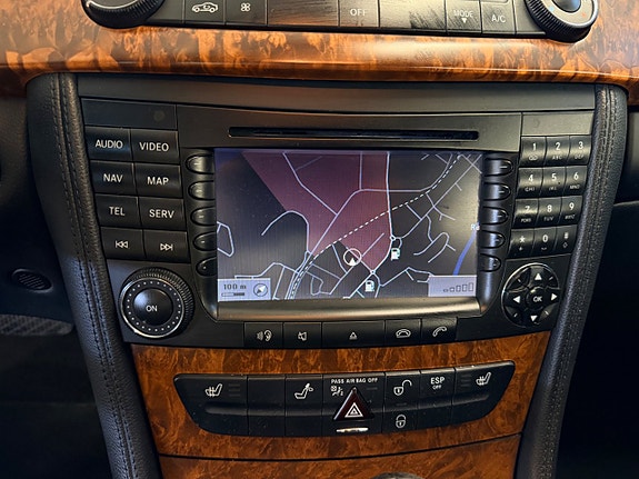 Mercedes-Benz CLS320 10 of 16