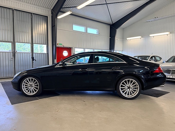 Mercedes-Benz CLS320 6 of 16