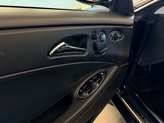 Mercedes-Benz CLS320 14 of 16