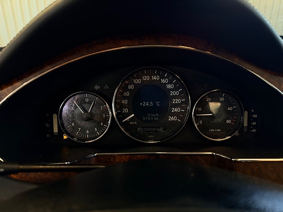 Mercedes-Benz CLS320 12 of 16