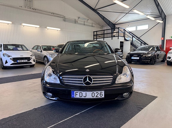 Mercedes-Benz CLS320 2 of 16